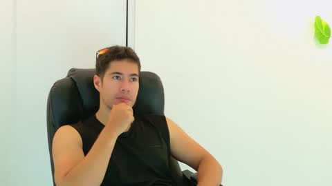 Snapshot of camara110 chatting on 11/01/25, 12:34 camara110 online show from 11/01/25, 12:34