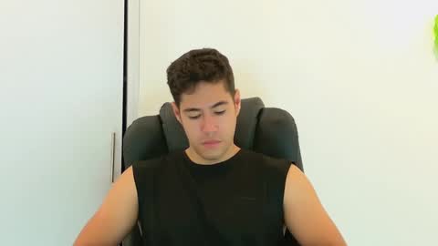 Snapshot of camara110 chatting on 11/02/25, 01:19 camara110 online show from 11/02/25, 01:19