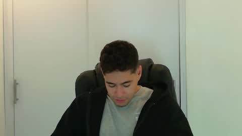 Snapshot of camara110 chatting on 11/10/25, 01:15 camara110 online show from 11/10/25, 01:15