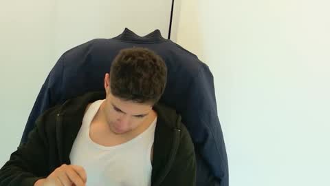 Snapshot of camara110 chatting on 11/17/25, 02:39 camara110 online show from 11/17/25, 02:39