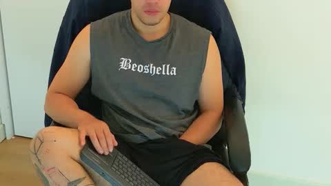 Snapshot of camara110 chatting on 11/18/25, 08:02 camara110 online show from 11/18/25, 08:02