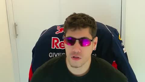 Snapshot of camara110 chatting on 11/27/25, 10:23 camara110 online show from 11/27/25, 10:23