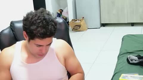 Snapshot of camara110 chatting on 04/21/26, 01:42 camara110 online show from 04/21/26, 01:42