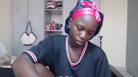 Snapshot of camclit chatting on 12/16/24, 04:34 Princess online show from 12/16/24, 04:34