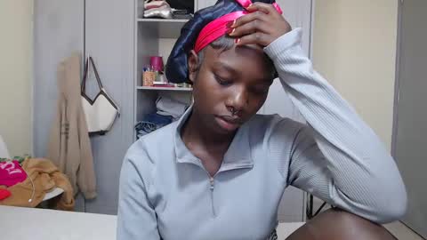 Snapshot of camclit chatting on 12/29/24, 05:53 Princess online show from 12/29/24, 05:53