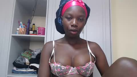 Snapshot of camclit chatting on 03/05/25, 05:18 Princess online show from 03/05/25, 05:18