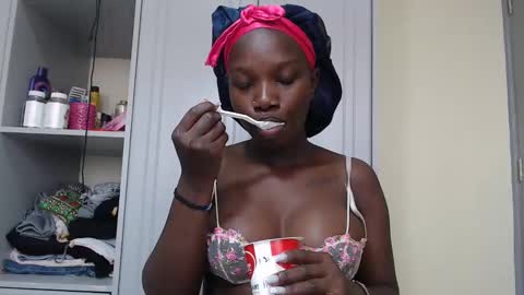 Snapshot of camclit chatting on 03/07/25, 05:18 Princess online show from 03/07/25, 05:18