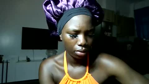 Snapshot of camclit chatting on 11/12/25, 04:35 Princess online show from 11/12/25, 04:35