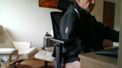 camcologne online show from 01/21/25, 11:03