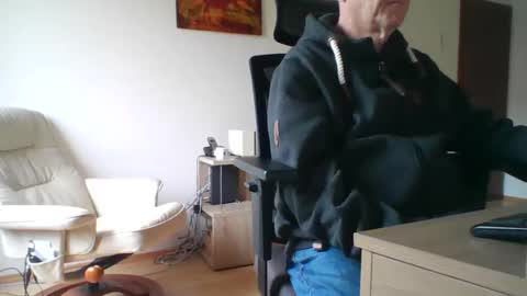 camcologne online show from 02/07/25, 10:19