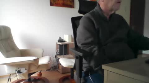 camcologne online show from 12/19/25, 10:11