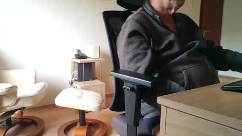 Snapshot of camcologne chatting on 01/16/26, 10:41 camcologne online show from 01/16/26, 10:41