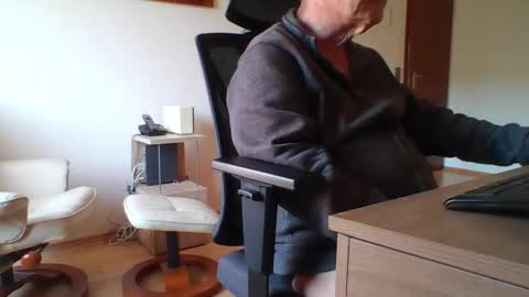 Snapshot of camcologne chatting on 02/04/26, 10:54 camcologne online show from 02/04/26, 10:54