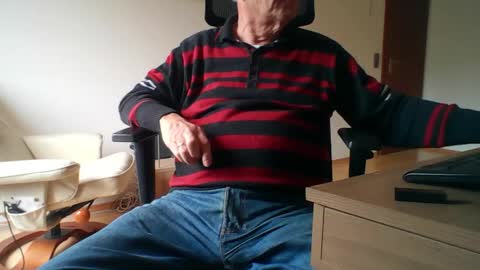 Snapshot of camcologne chatting on 02/11/26, 09:25 camcologne online show from 02/11/26, 09:25