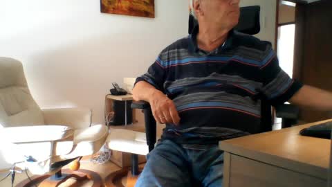 Snapshot of camcologne chatting on 06/01/26, 03:03 camcologne online show from 06/01/26, 03:03