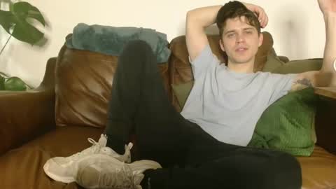 Snapshot of camdoattitude chatting on 01/01/25, 07:32 CamDoAttitude online show from 01/01/25, 07:32