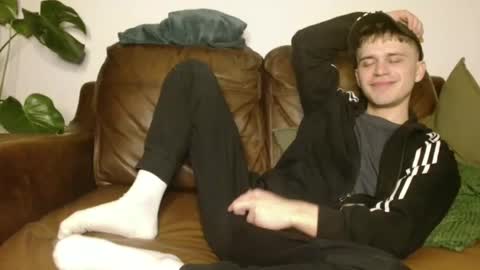 Snapshot of camdoattitude chatting on 01/17/25, 08:11 CamDoAttitude online show from 01/17/25, 08:11