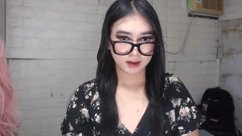 camela_star online show from 10/02/25, 11:56