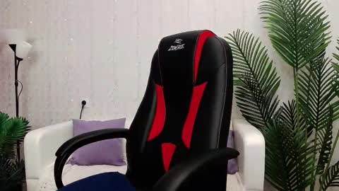 Snapshot of camelia_lillie chatting on 12/23/25, 01:36 camelia_lillie online show from 12/23/25, 01:36