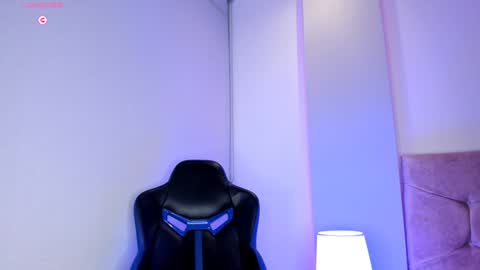 Snapshot of cameliaa_smiith chatting on 02/04/25, 09:38 Camelia Smith online show from 02/04/25, 09:38