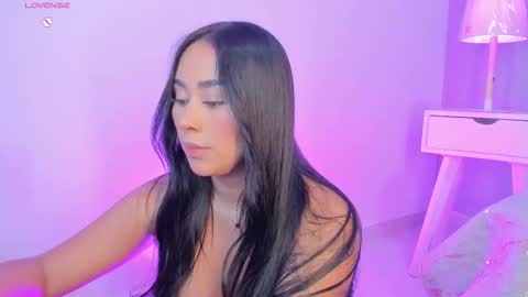 Snapshot of cameliaa_smiith chatting on 10/22/25, 03:18 Camelia Smith online show from 10/22/25, 03:18