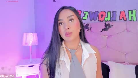 Snapshot of cameliaa_smiith chatting on 10/30/25, 03:30 Camelia Smith online show from 10/30/25, 03:30