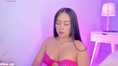 Snapshot of cameliaa_smiith chatting on 11/19/25, 03:39 Camelia Smith online show from 11/19/25, 03:39