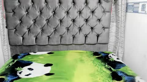 Snapshot of cameron_20_ chatting on 10/21/25, 01:01 cameron_20_ online show from 10/21/25, 01:01