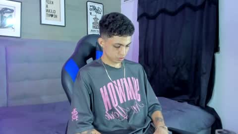 Snapshot of cameron_lux4 chatting on 04/11/26, 04:17 CAMERON online show from 04/11/26, 04:17