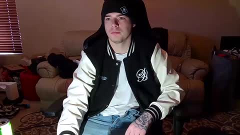 Snapshot of camerondt chatting on 02/25/25, 05:36 camerondt online show from 02/25/25, 05:36