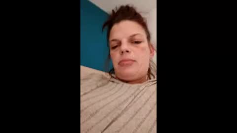 Snapshot of camgirly7 chatting on 11/04/25, 06:01 Caresse ... online show from 11/04/25, 06:01