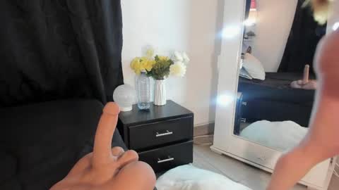 Snapshot of cami_cruzz chatting on 05/27/26, 09:34 Camila cruz online show from 05/27/26, 09:34