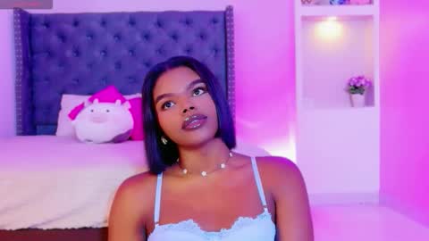 Snapshot of camiestrada chatting on 11/08/25, 03:39 camiestrada online show from 11/08/25, 03:39