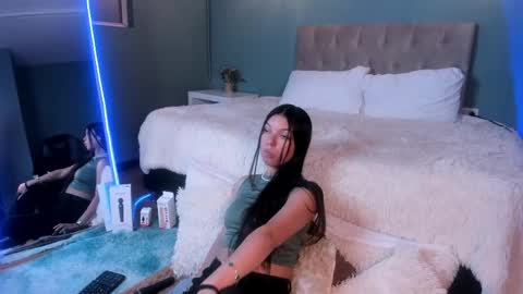 Snapshot of camii_bunnie chatting on 05/20/26, 04:07 Cami online show from 05/20/26, 04:07
