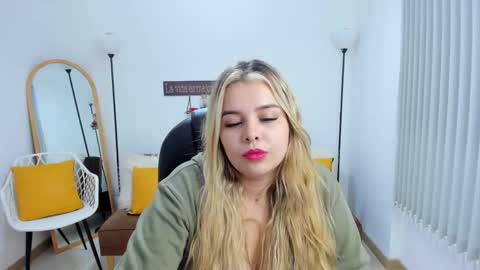 Camila online show from 03/06/25, 07:47