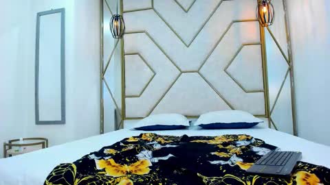 CamiilaReyes online show from 10/15/25, 01:22