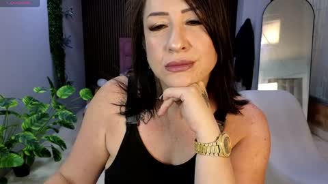 Snapshot of camil_milfdream chatting on 03/25/26, 11:16 Camil online show from 03/25/26, 11:16
