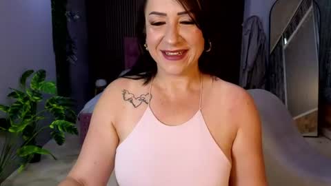 Snapshot of camil_milfdream chatting on 06/18/26, 11:14 Camil online show from 06/18/26, 11:14
