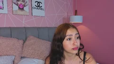 Snapshot of camil_rayne chatting on 06/11/26, 12:32 Camil online show from 06/11/26, 12:32