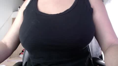 Snapshot of camila1912 chatting on 02/12/25, 12:33 camila online show from 02/12/25, 12:33