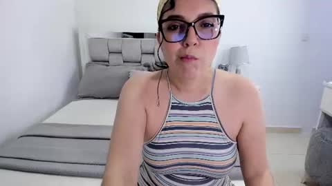 Snapshot of camila_buitrago chatting on 07/19/26, 12:47 Camila buitrago online show from 07/19/26, 12:47