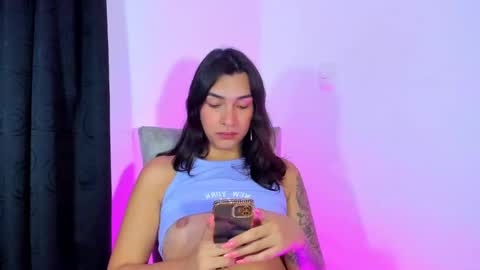 Snapshot of camila_coxx chatting on 12/14/24, 05:40  s online show from 12/14/24, 05:40