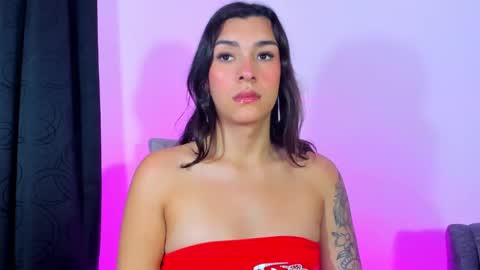 Snapshot of camila_coxx chatting on 12/20/24, 04:42  s online show from 12/20/24, 04:42