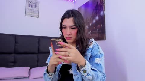 Snapshot of camila_coxx chatting on 12/21/24, 04:52  s online show from 12/21/24, 04:52