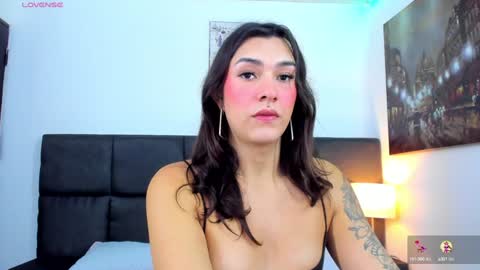 Snapshot of camila_coxx chatting on 12/22/24, 11:22  s online show from 12/22/24, 11:22