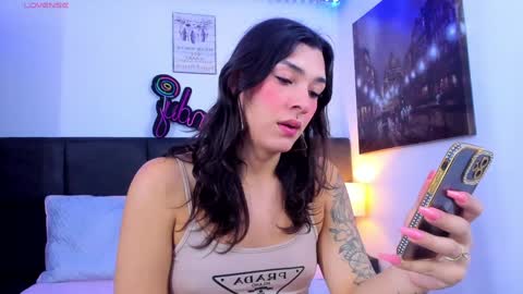 Snapshot of camila_coxx chatting on 12/23/24, 06:44  s online show from 12/23/24, 06:44