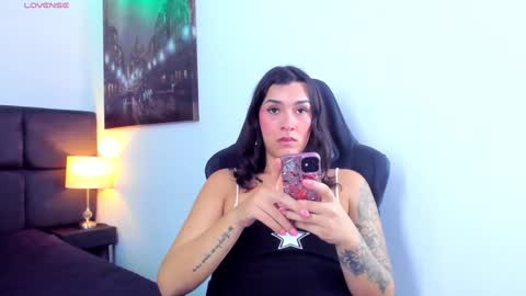 Snapshot of camila_coxx chatting on 12/27/24, 02:33  s online show from 12/27/24, 02:33