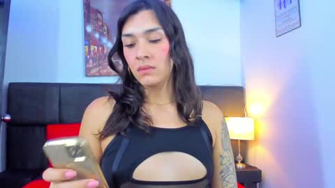 Snapshot of camila_coxx chatting on 01/17/25, 05:53  s online show from 01/17/25, 05:53