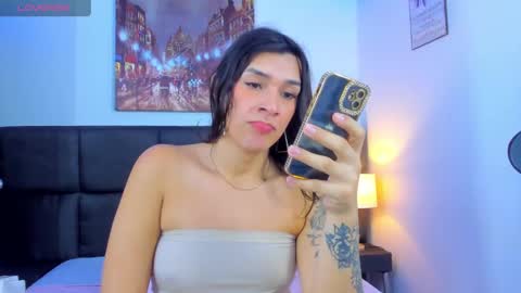Snapshot of camila_coxx chatting on 02/03/25, 12:03  s online show from 02/03/25, 12:03