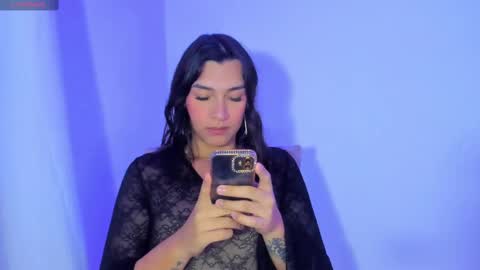 Snapshot of camila_coxx chatting on 02/11/25, 04:11  s online show from 02/11/25, 04:11